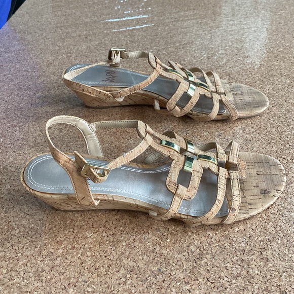 Natural Cork Upper Sandals - Picture 6 of 8